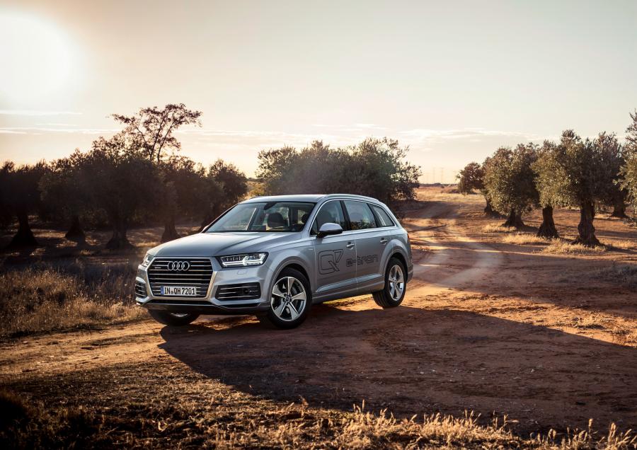  Audi Q7 e-tron TDI Quattro (4M) 2016 года  (WW) (фото 17 из 33)